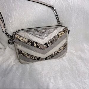 Micheal Kors | Corssbody purse